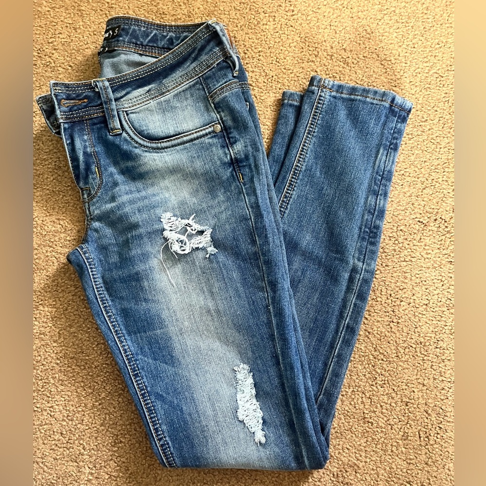 Dollhouse "Charley" Slim Skinny Fit Distressed Jeans
